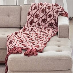 ​Интересный плед с волнообразным узором