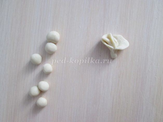 Панно из соленого теста и бисера "Пшеничные розы": мастер-класс, часть 2