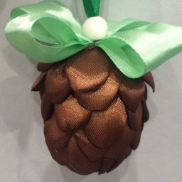 Делаем новогоднюю шишку из атласной ленты: часть 2