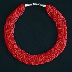 ​Красота своими руками: колье из бисера