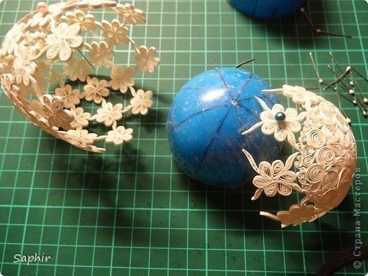 Ажурные яйца в технике квиллинг