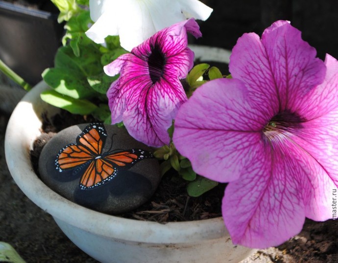 Роспись камня "Живая бабочка"