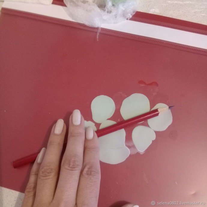 Создаём пион из холодного фарфора: часть 1