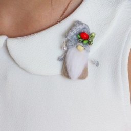 Новогодние брошки-гномики