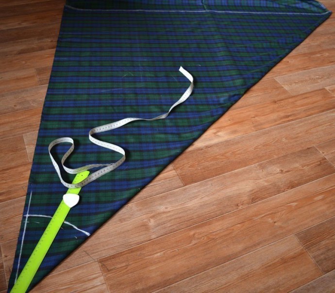 Выкраиваем юбку-полусолнце прямо на ткани