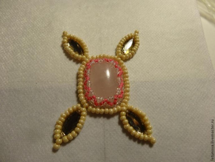 ​Брошь из бисера и лент: часть 2