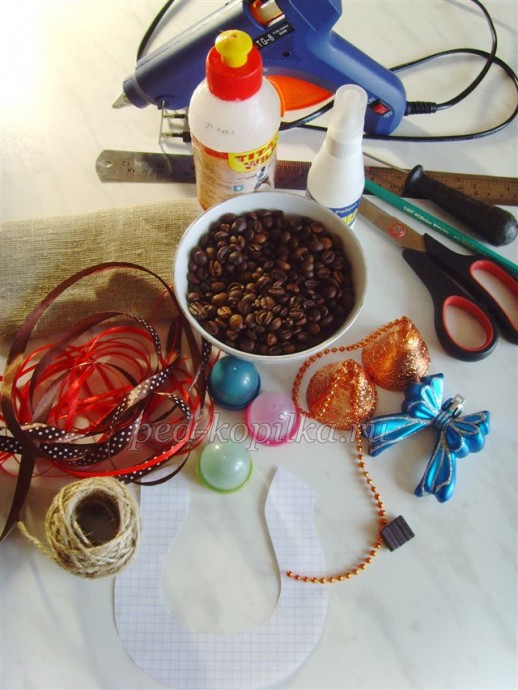 Подкова из кофейных зерен своими руками: часть 1