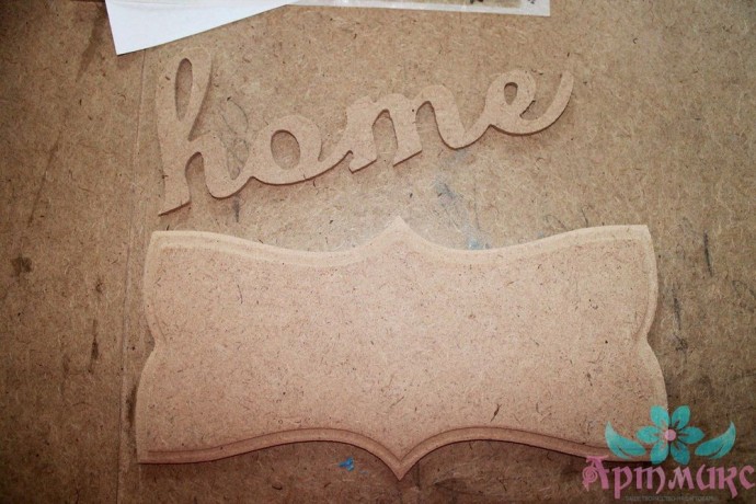 ​Процесс создания таблички "Home" в технике декупаж