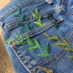 ​Идеи вышивки на джинсовых вещах