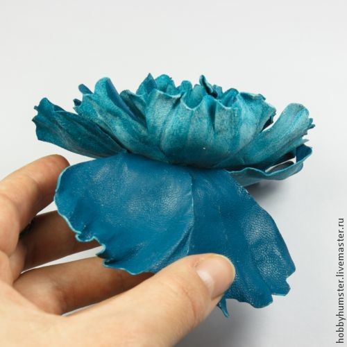 ​Создаем цветок из кожи в шарике: часть 3
