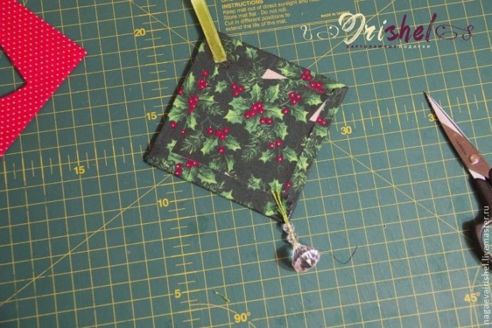 Делаем ёлочные игрушки в технике тканевый картонаж