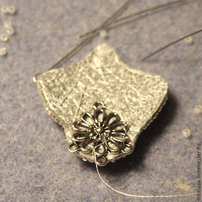 Вышиваем сережки "Лепестки сакуры"