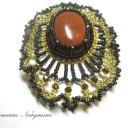 Кулон с бисерным кружевом сарагуро