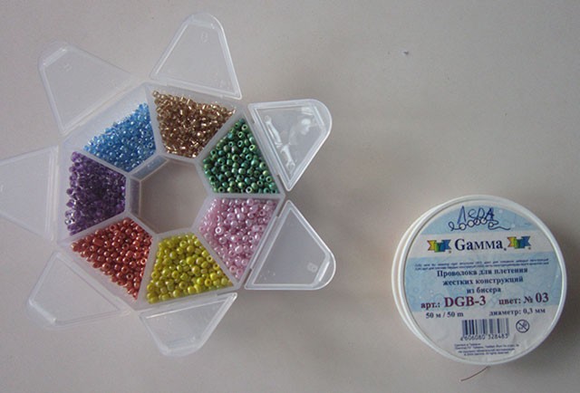 Цветок из бисера