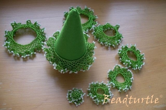 Елочка из бисера и бусин