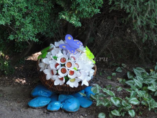 Корзина с цветами из бросового материала: часть 2 Корзина с цветами из бросового материала: часть 2