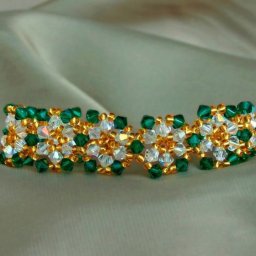 Роскошный браслет из яркого бисера