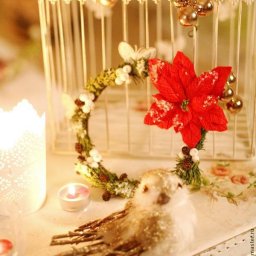 Новогодний венок с красным цветком: часть 1