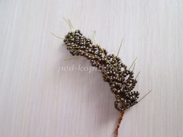 Панно из соленого теста и бисера "Пшеничные розы": мастер-класс, часть 2