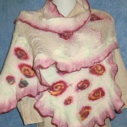 Вязано-валяный палантин "Розанчики"