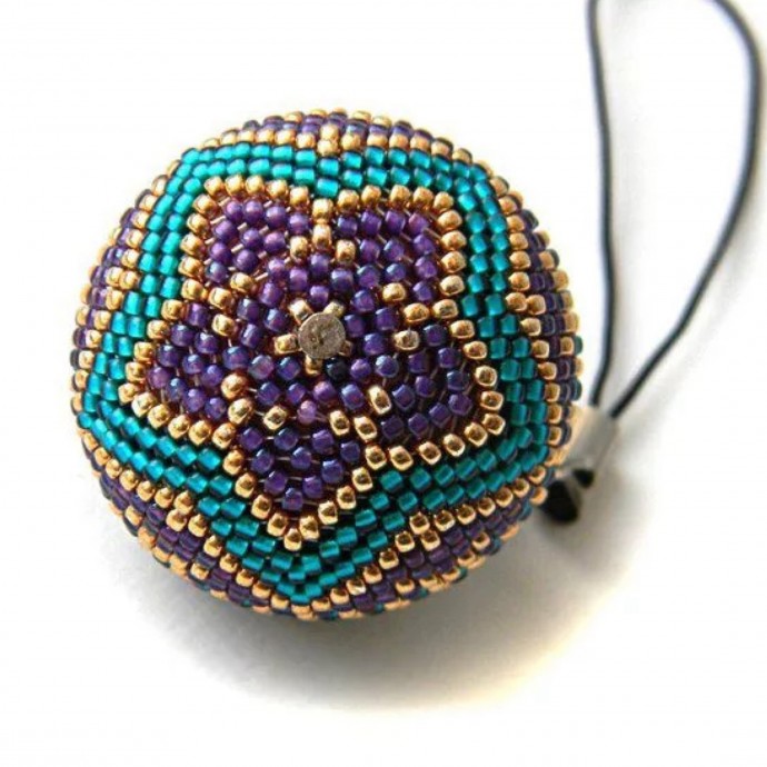 Новогодний шар из бисера Новогодний шар из бисера