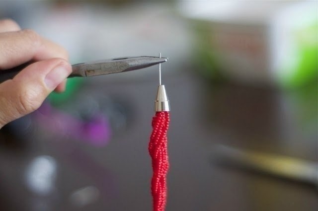 Плетёное ожерелье из бисера