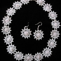 Цветочные украшения из бисера