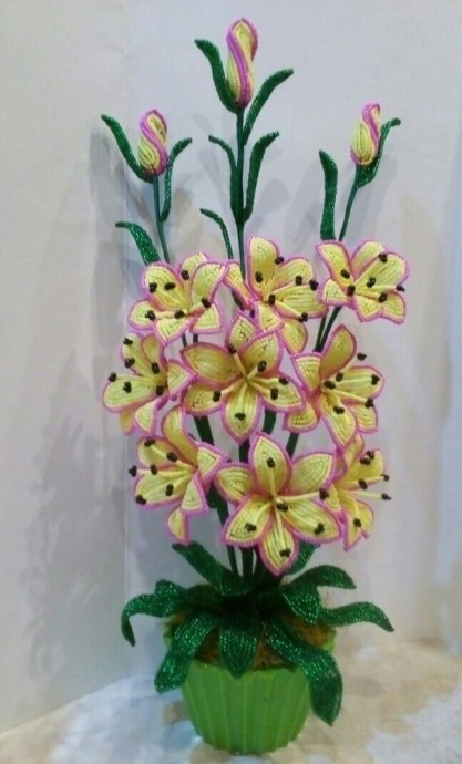 Букет лилий из бисера