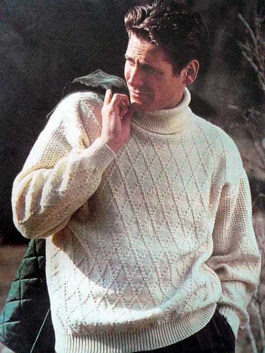 ​Мужской свитер спицами с узором ромбами