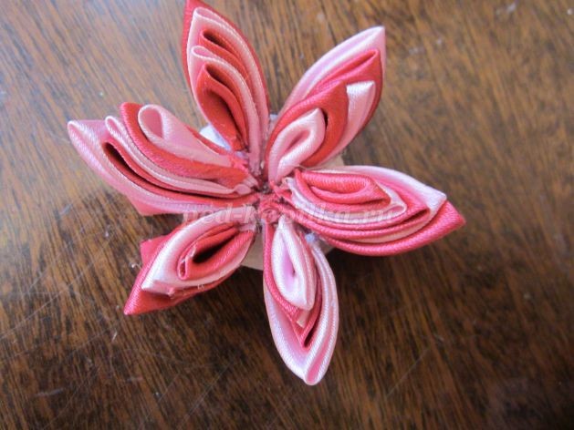 Цветок из атласных лент: мастер-класс, часть 2 Цветок из атласных лент: мастер-класс, часть 2