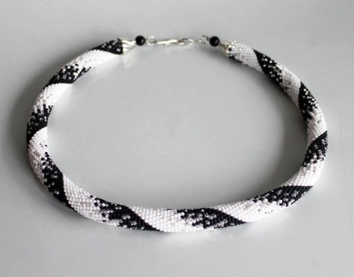 ​Черно-белый жгут