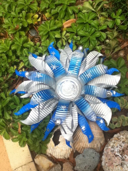 Венок из жестяных банок