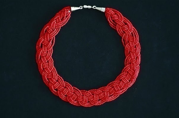 ​Красота своими руками: колье из бисера