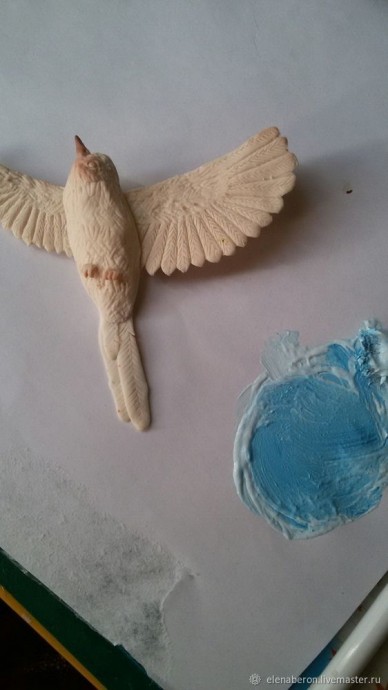 ​Мастерим голубую сороку из глины: часть 3