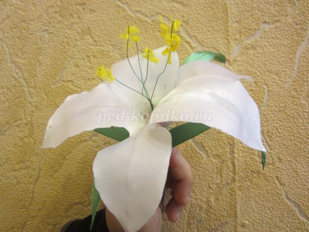 Цветок из ткани "Лилия": мастер-класс, часть 2 Цветок из ткани "Лилия": мастер-класс, часть 2