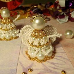 ​Делаем милого ангелочка из бисера: часть 4