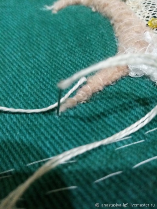 Объемная тамбурная вышивка в смешанной технике