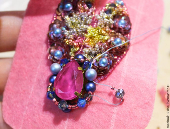 Создаем брошь жучка "Цветочник": часть 3