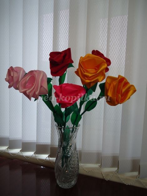 Букет роз из атласных лент: часть 3 Букет роз из атласных лент: часть 3