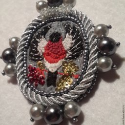 Винтажная брошь "Королевский снегирь": красивое соединение лица с изнанкой