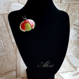 Лепим брошь "Арбузная божья коровка"