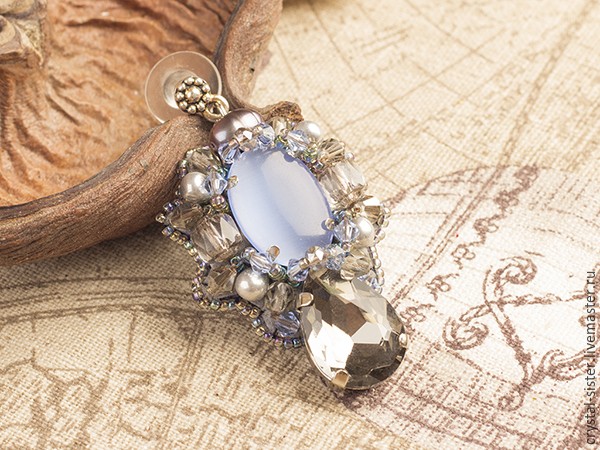 Рельеф и цветовой рефлекс: создаем изящные серьги за пару часов