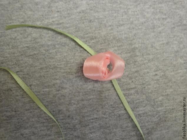 Розочка из атласной ленты за 1 минуту: часть 2 Розочка из атласной ленты за 1 минуту: часть 2