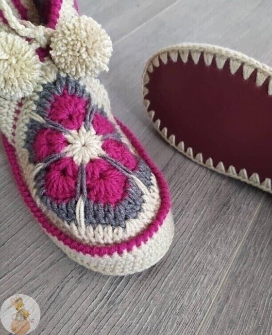 Узорные вязаные тапочки