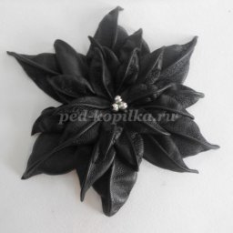 Цветок из кожи