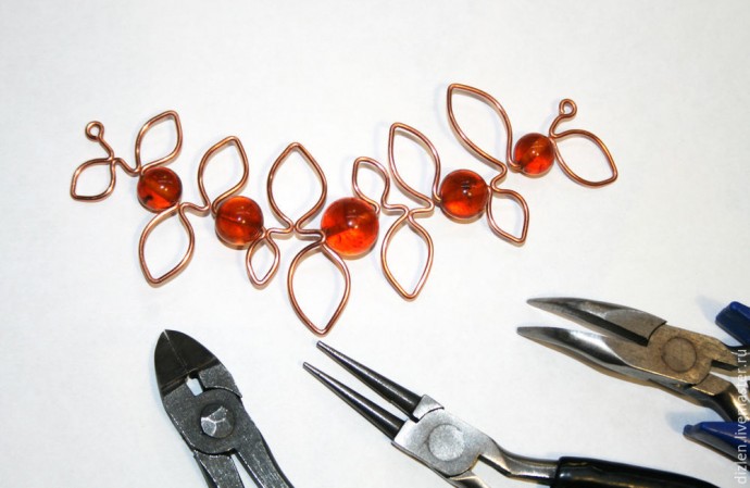 Делаем украшение из старых бус "Осенние листочки": часть 1 Делаем украшение из старых бус "Осенние листочки": часть 1