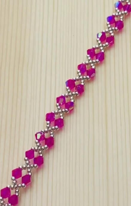 Двухцветный браслет из бисера и биконуса: мастер-класс Двухцветный браслет из бисера и биконуса: мастер-класс