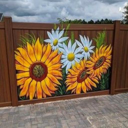 Красочные заборы украсят любой участок