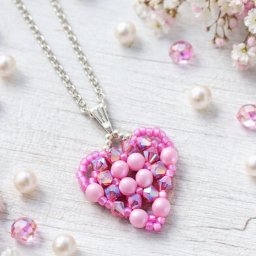 Сердечки из бисера и бусин