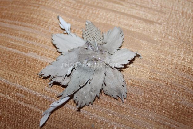 Брошь из обрезков натуральной кожи: мастер-класс, часть 5